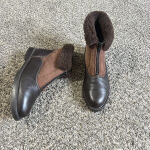 La CANADIENNE Brown and Dark Brown Shearling Cuffed Leather Ankle Boots